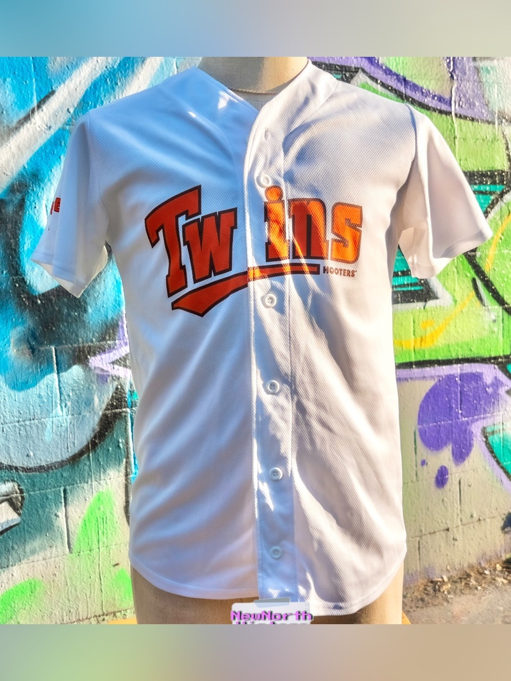 HOOTERS (Minnesota Twins) Vintage Baseball Jersey size S/M | White